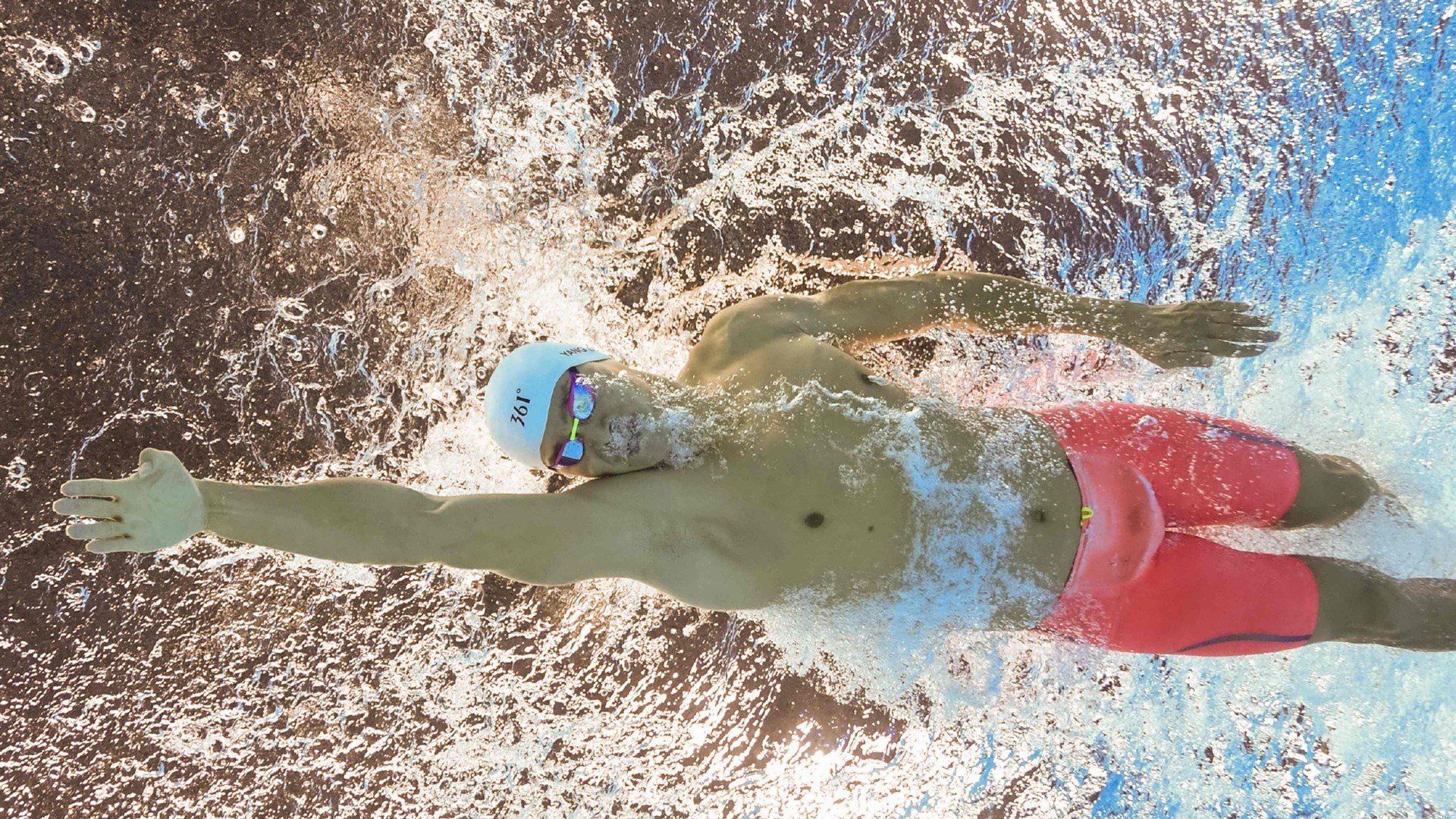 开云官方app入口-红牛车队险胜法拉利，拉塞尔惊艳四座，一场定义F1赛季走向的经典战役